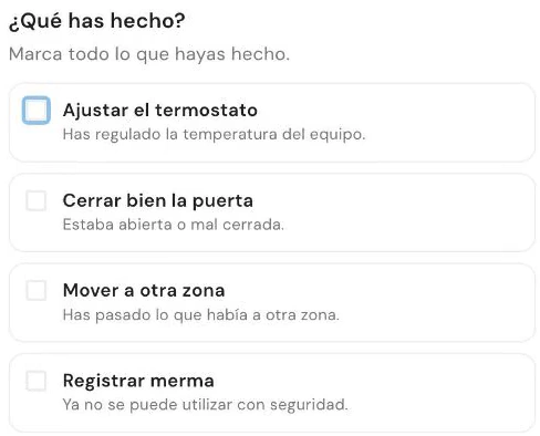 Qamarero pregunta qué has hecho ante la incidencia: ajustar el termostato, cerrar bien la puerta, mover a otra zona o registrar merma.