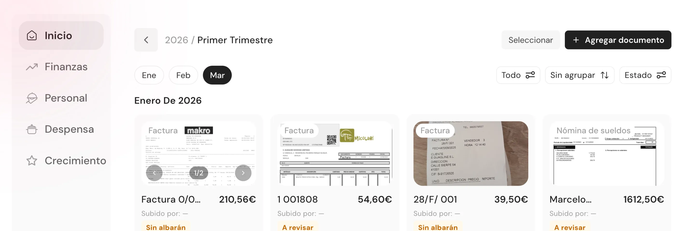 Panel Documents et Finances avec factures, bons de livraison et fiches de paie catégorisés automatiquement par IA