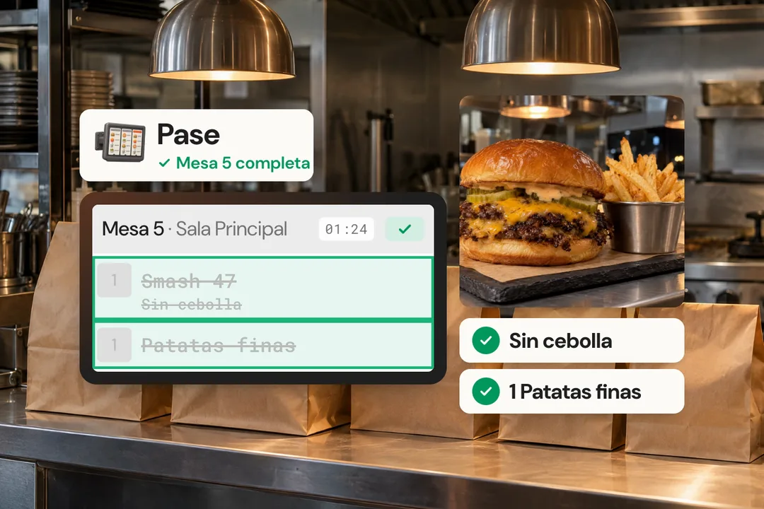 Sala sirve o mostrador entrega. La información de cocina ayuda a coordinar la salida; no sustituye la comprobación del pedido.